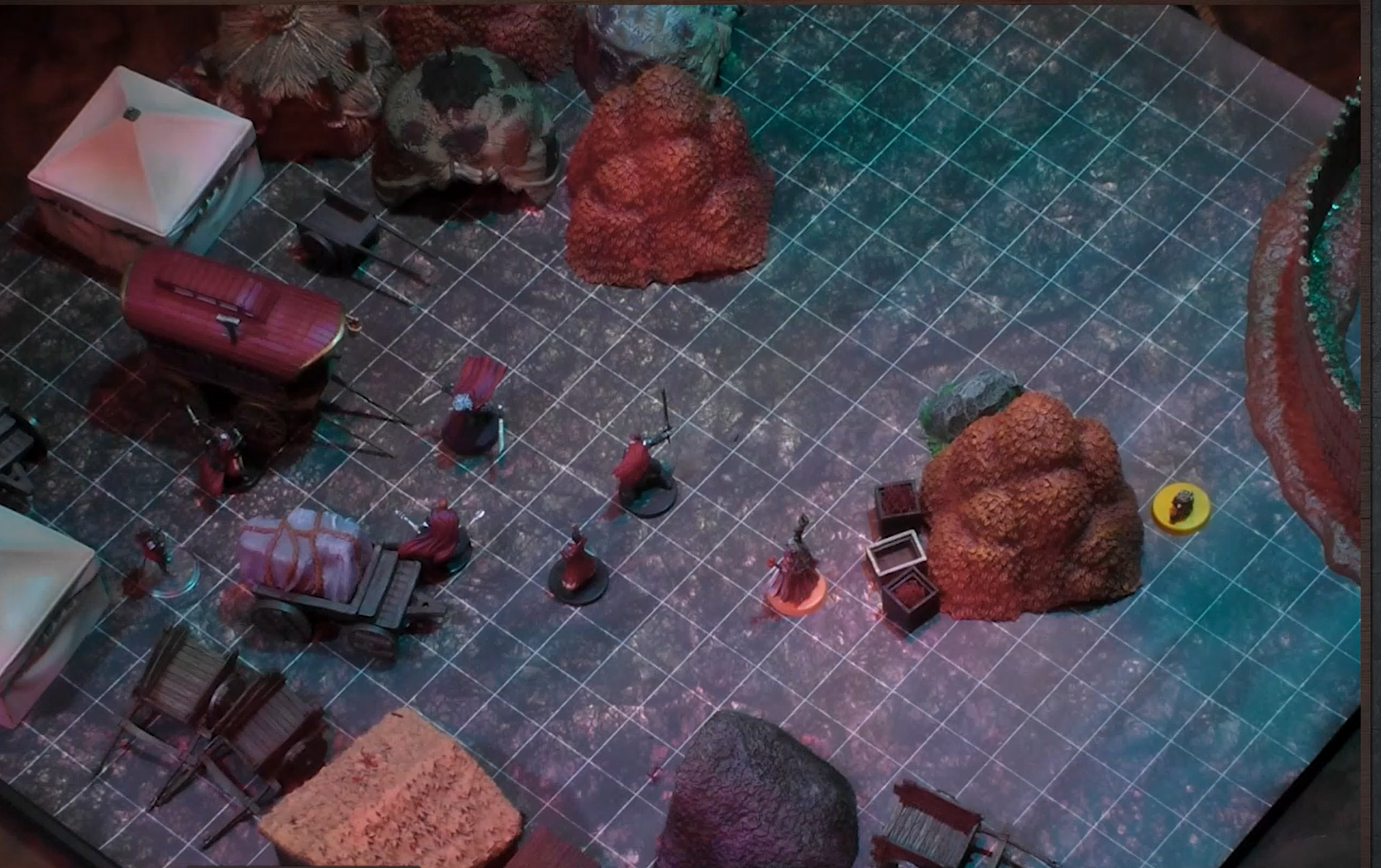 A battlemap centered on Otohan with five Vanguard members. Fearne is near them, FCG is on the opposite end of a pile of dirt or foliage.